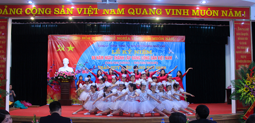 Chào mừng 88 năm thành lập Đảng cộng sản Việt Nam
(3/2/1930 – 3/2/2018)
